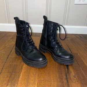 Steve Madden Jamisyn Black Leather Combat Boot with zipper, Size 6